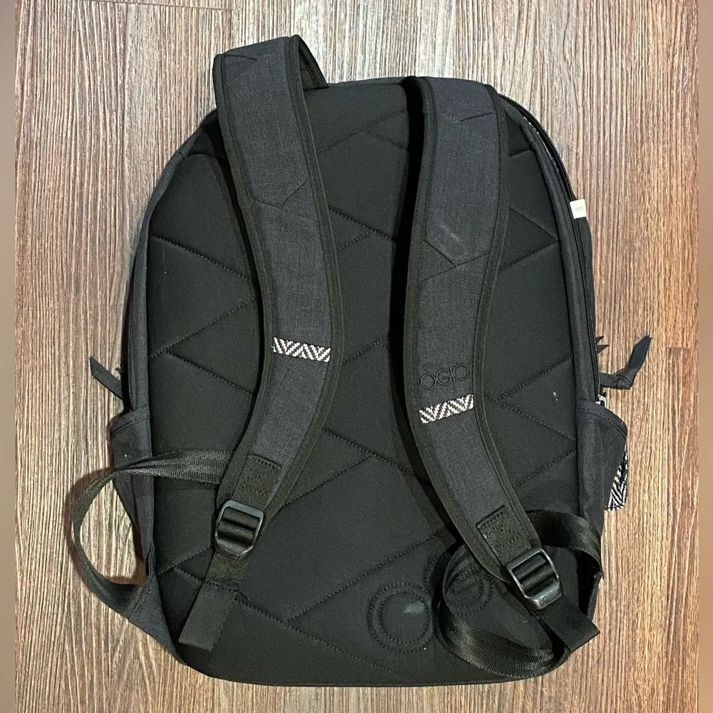 Back pack - Picture 2 of 5